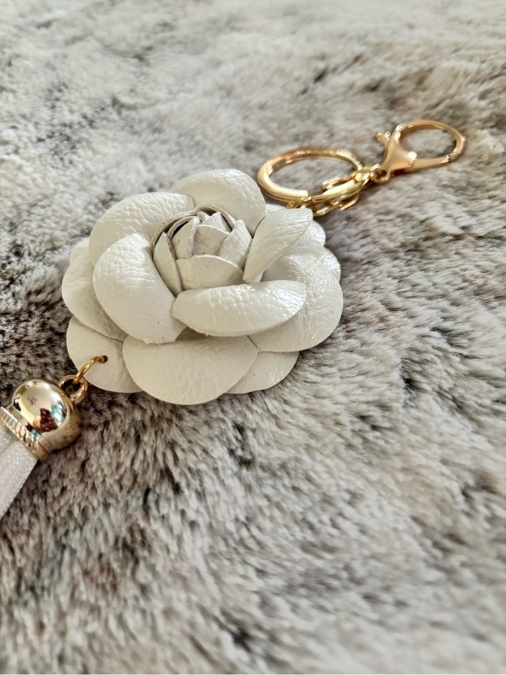 White Faux Leather Camellia Flower Tassel Keychain Bag Charm New - Picture 5 of 7